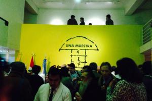 Imagen general del acto de inauguración de la muestra "Rayuela, una muestra para armar". 